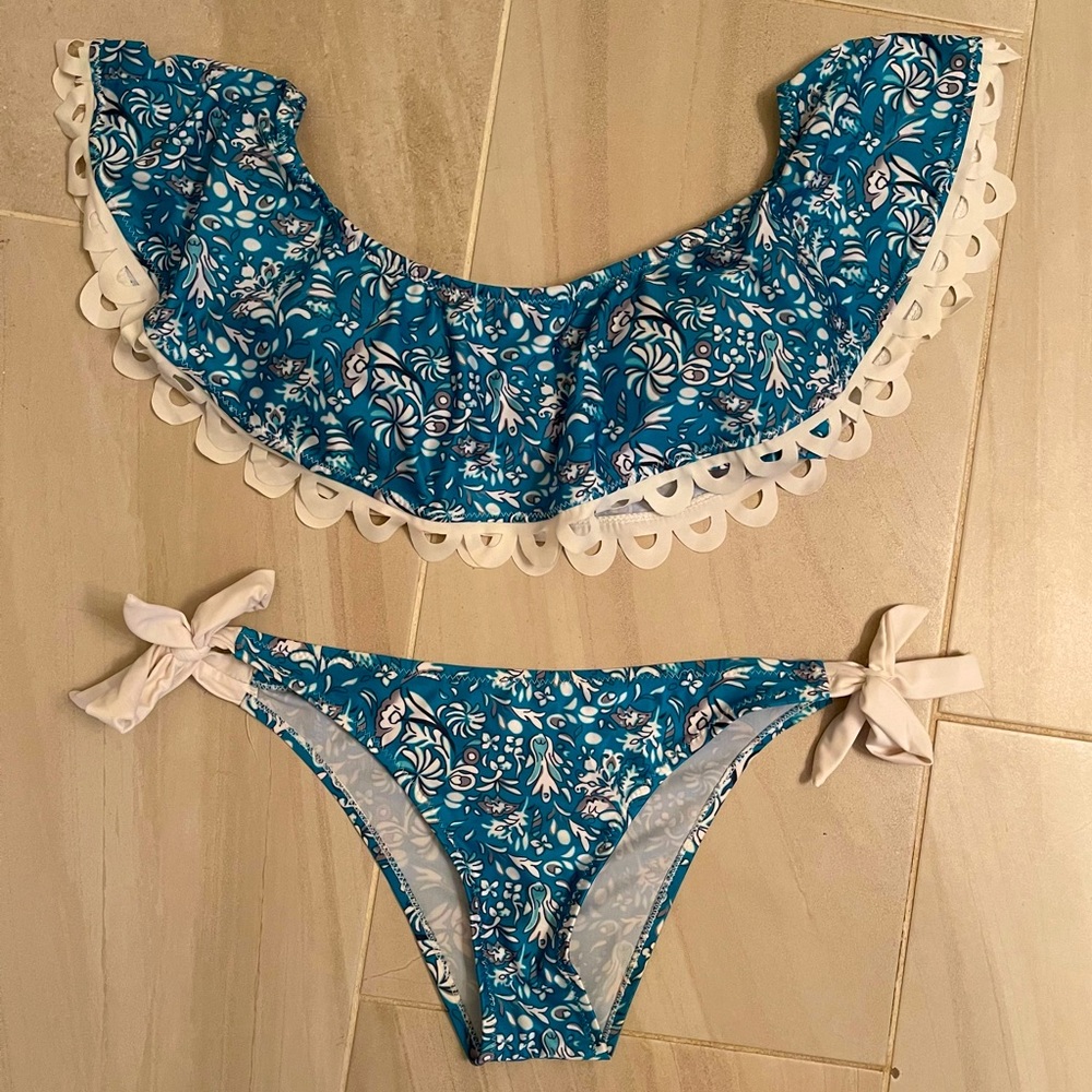 Off-the-shoulder Paisley Bikini